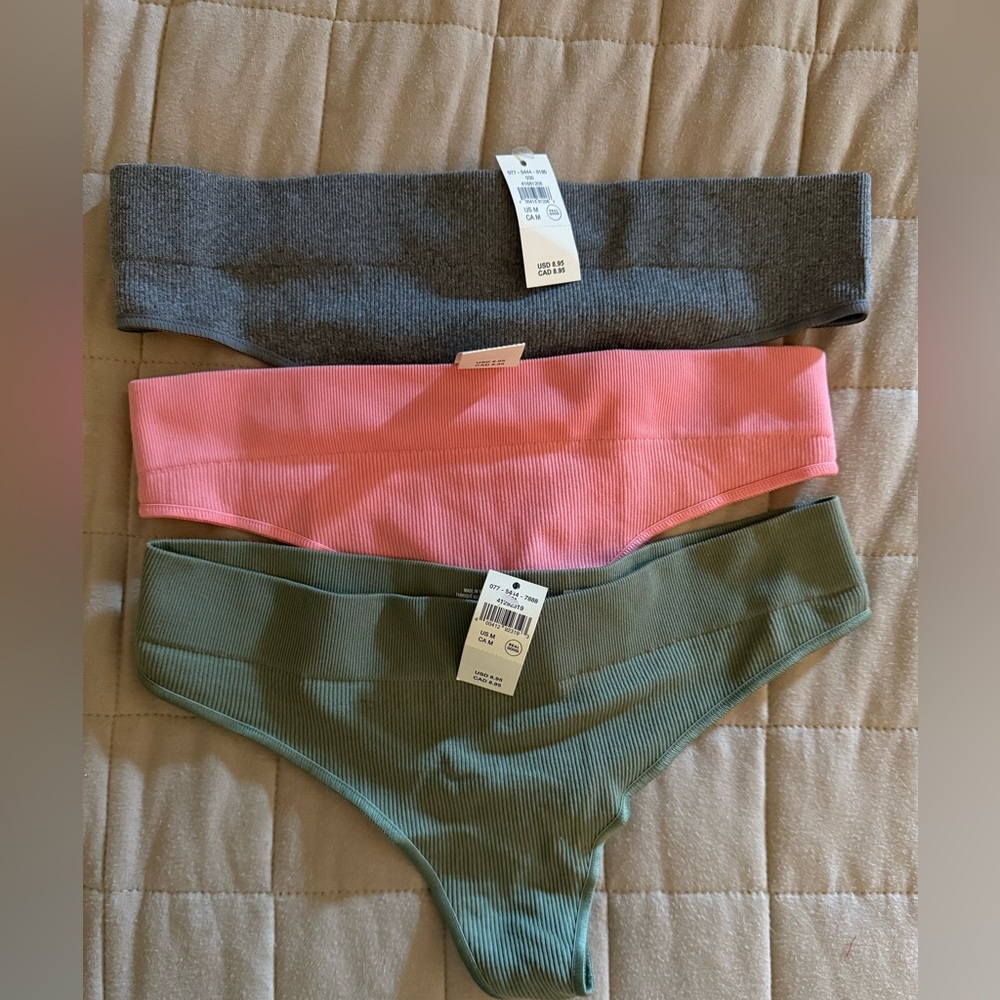 Aerie- ribbed undies NWT- medium